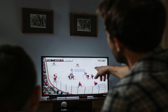 Élő live fogadás - sportfogadók mérkőzést néznek