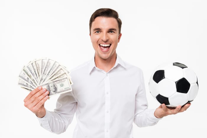 BAnkroll management - bankrol menedzsment - sportfogadás - férfi pénzzel